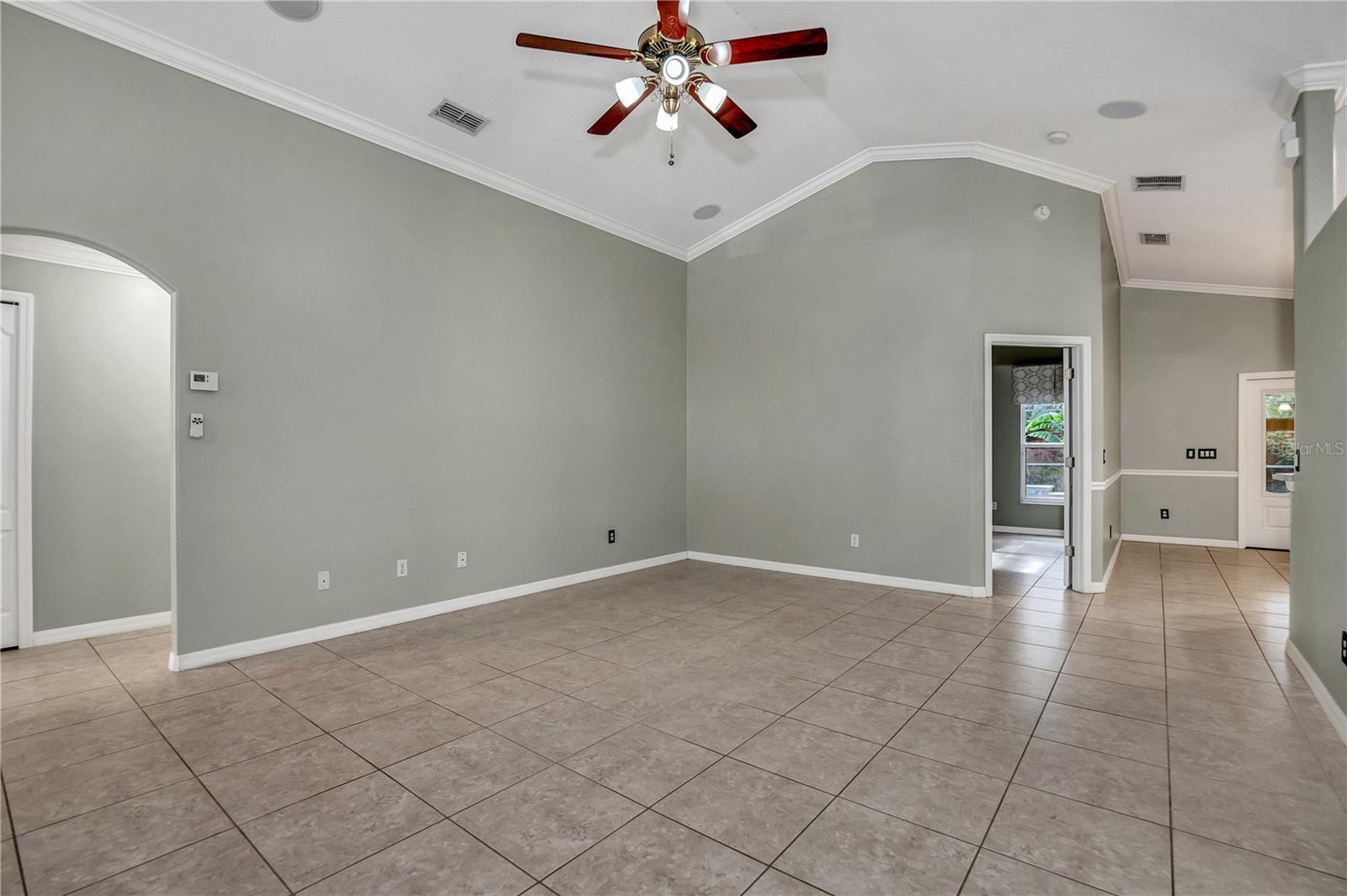 LA VINA 49 135 - Residential Lease