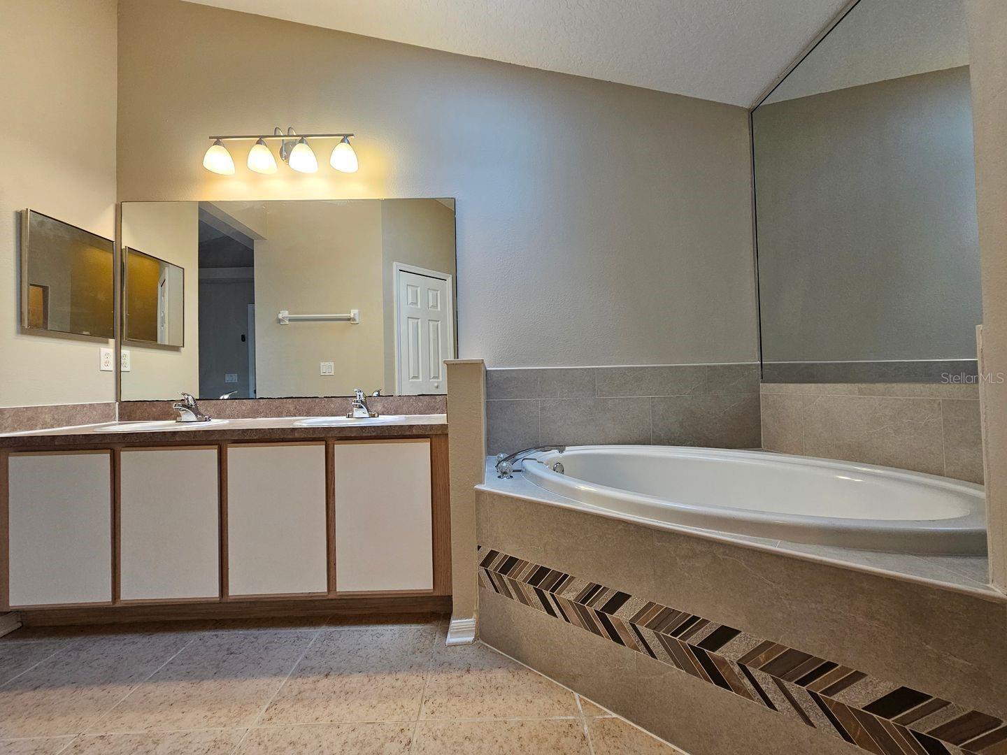 SILVER PINES POINTE PH 02 45/139 - Residential Lease