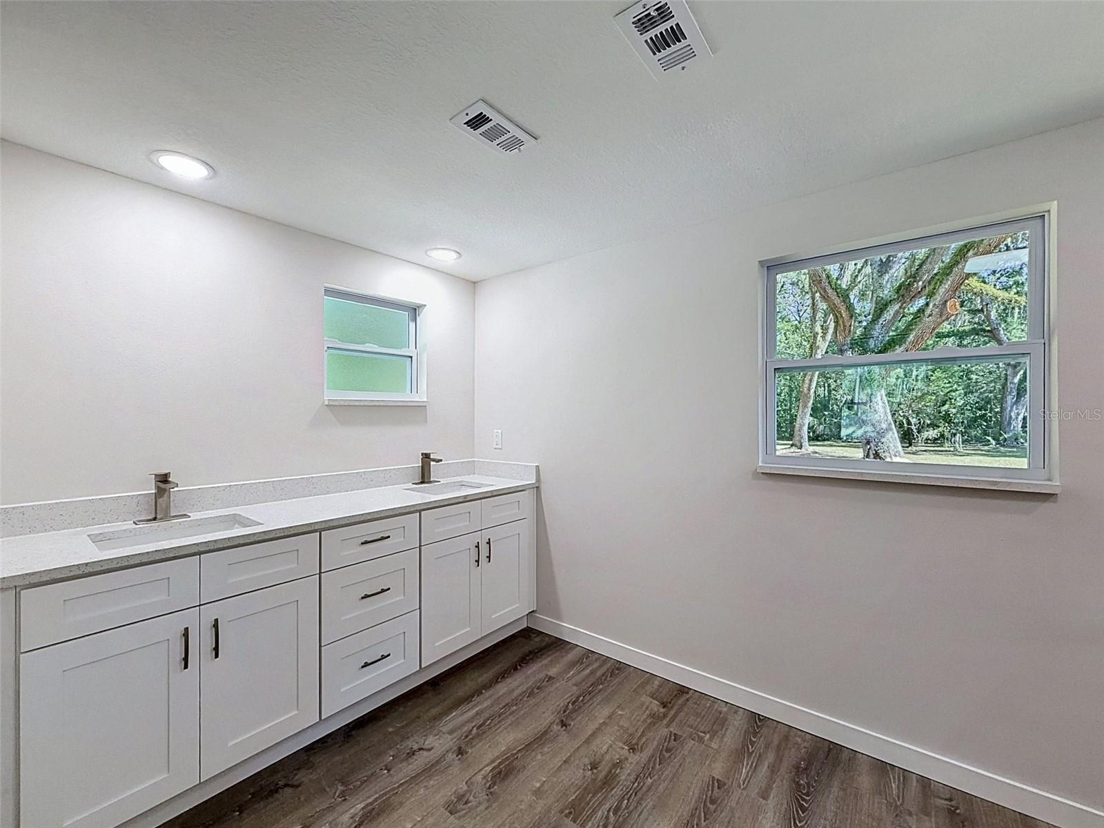 CRYSTAL PARK - Residential