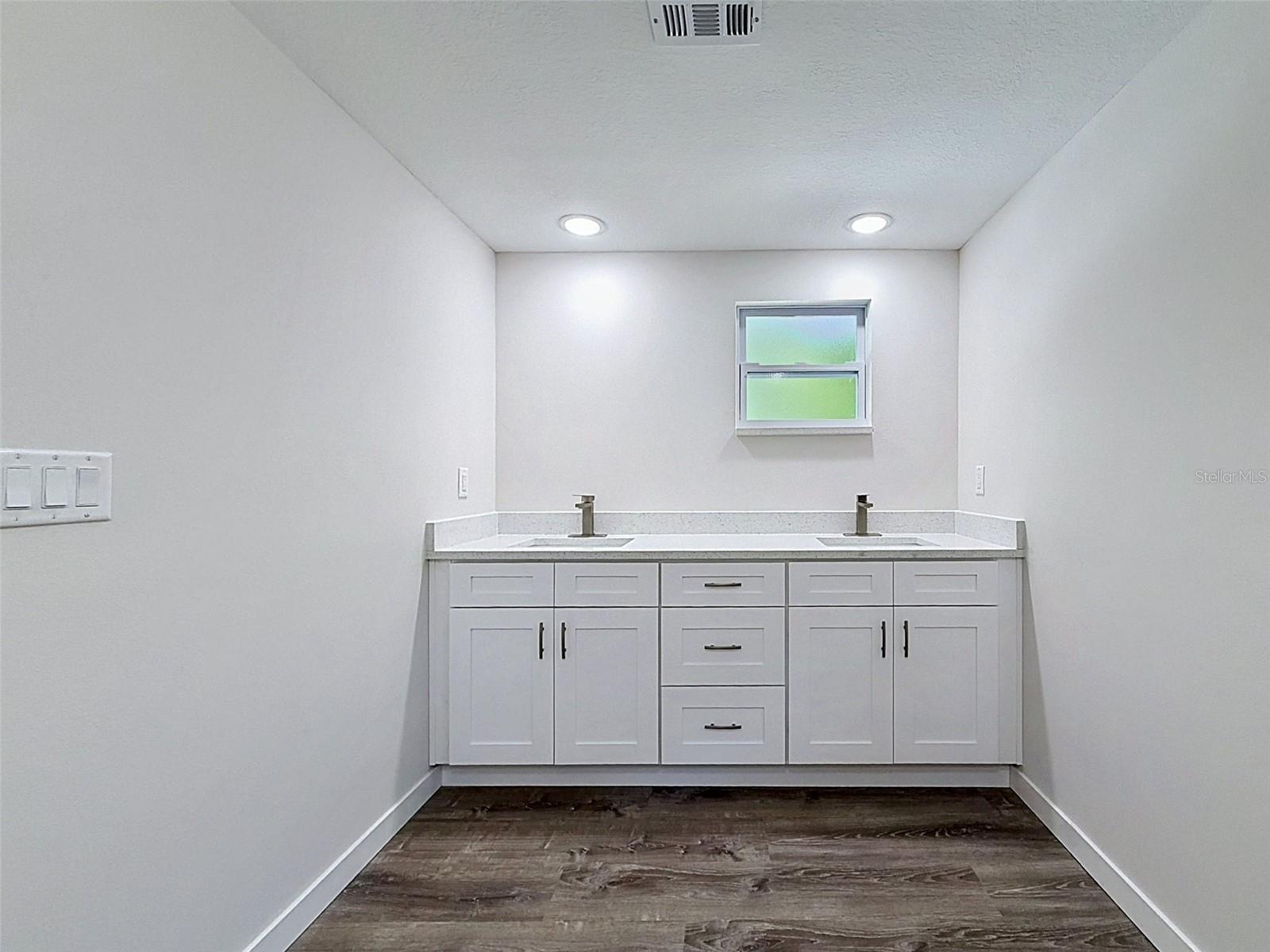 CRYSTAL PARK - Residential