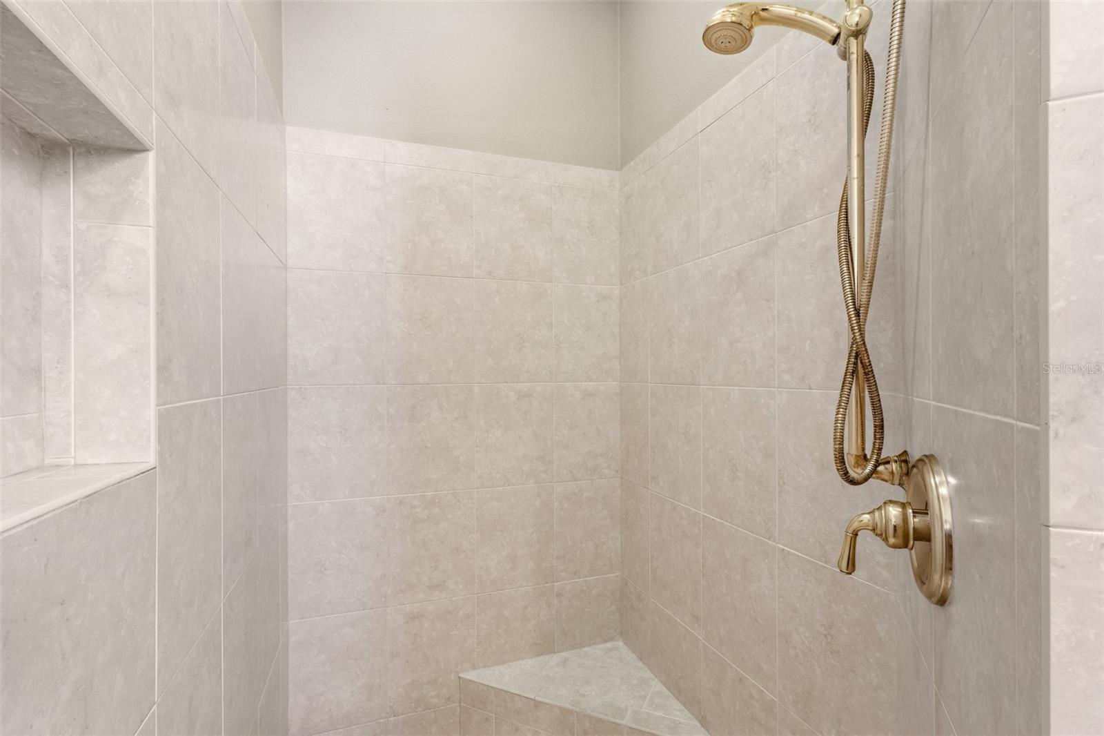 ROSEDALE 11 - Residential