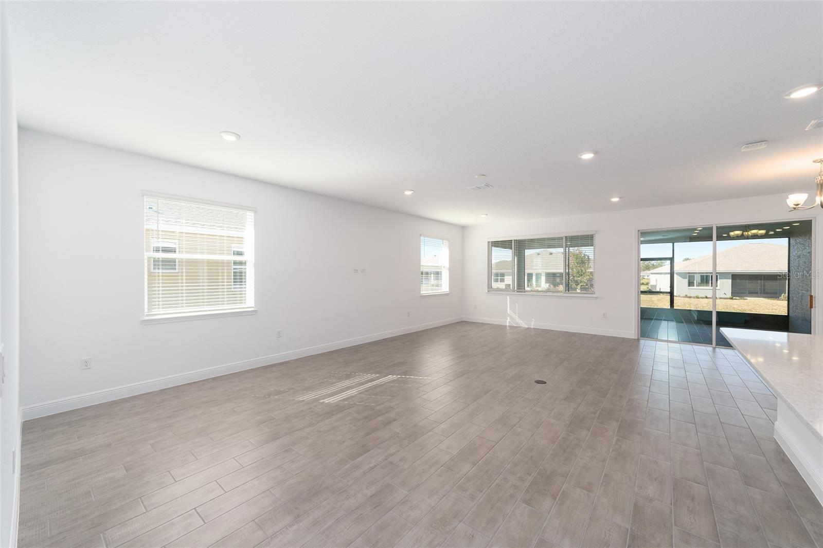 ON TOP OF THE WORLD - Residential