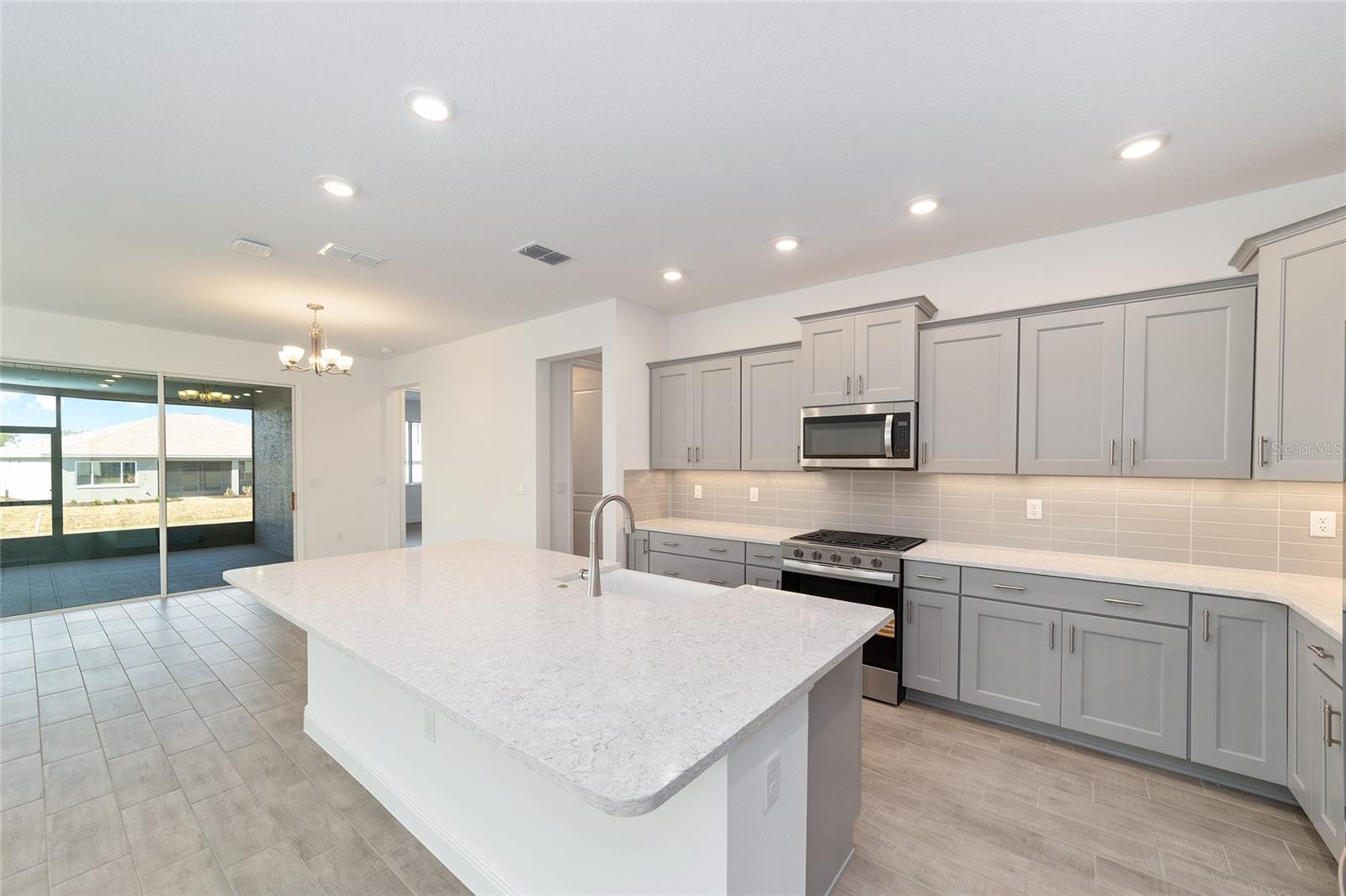 ON TOP OF THE WORLD - Residential