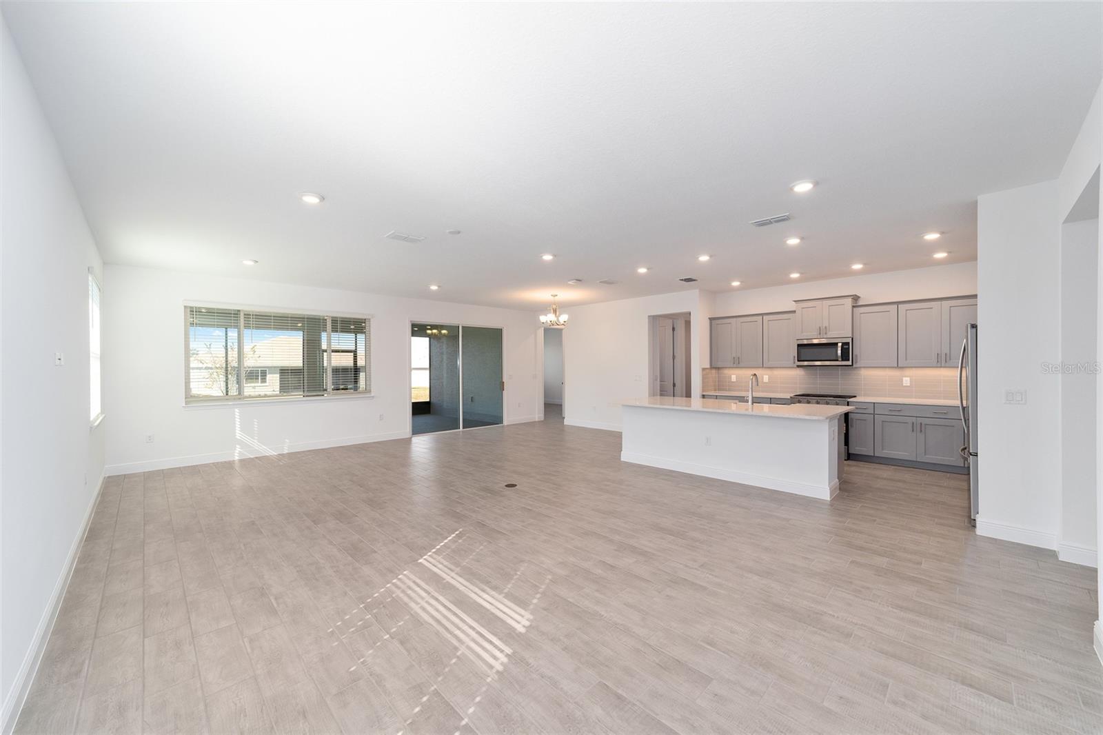 ON TOP OF THE WORLD - Residential