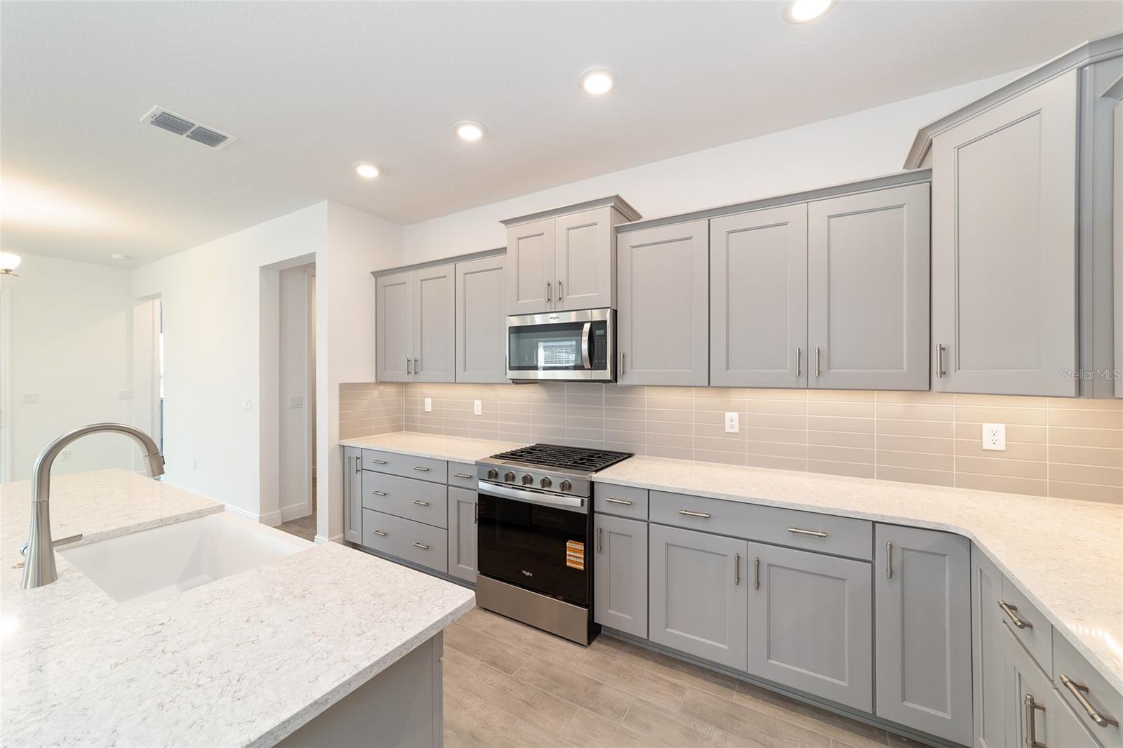 ON TOP OF THE WORLD - Residential