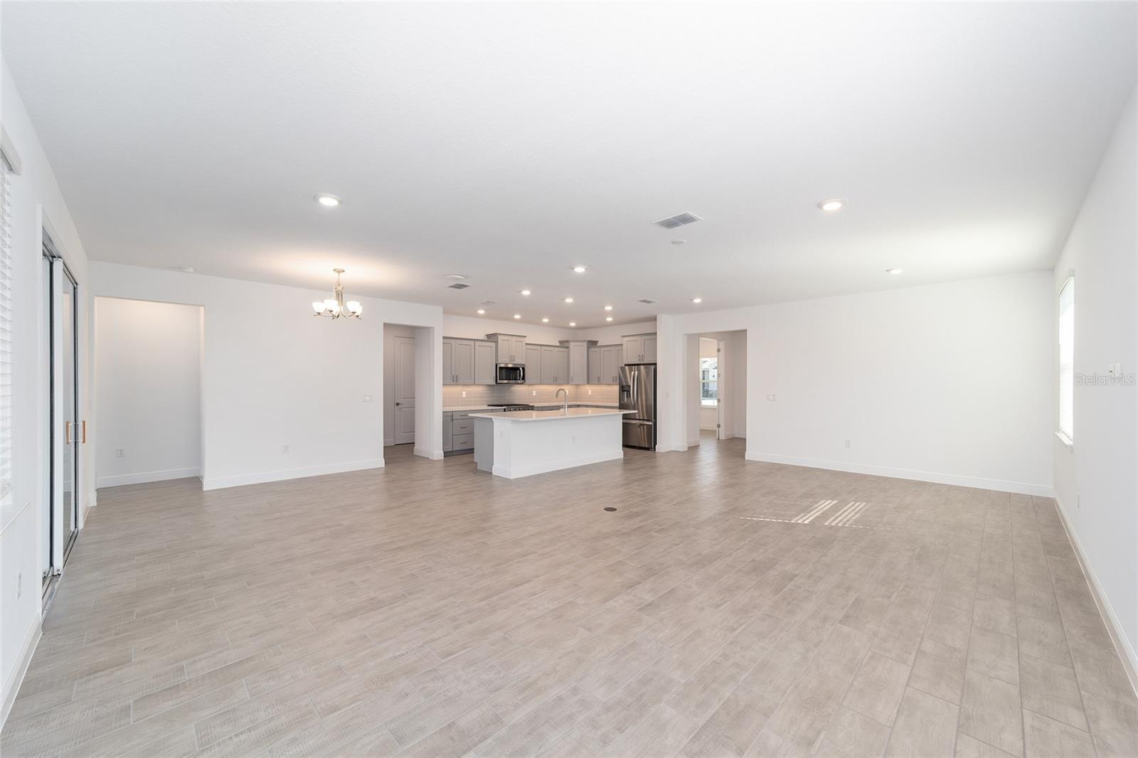 ON TOP OF THE WORLD - Residential