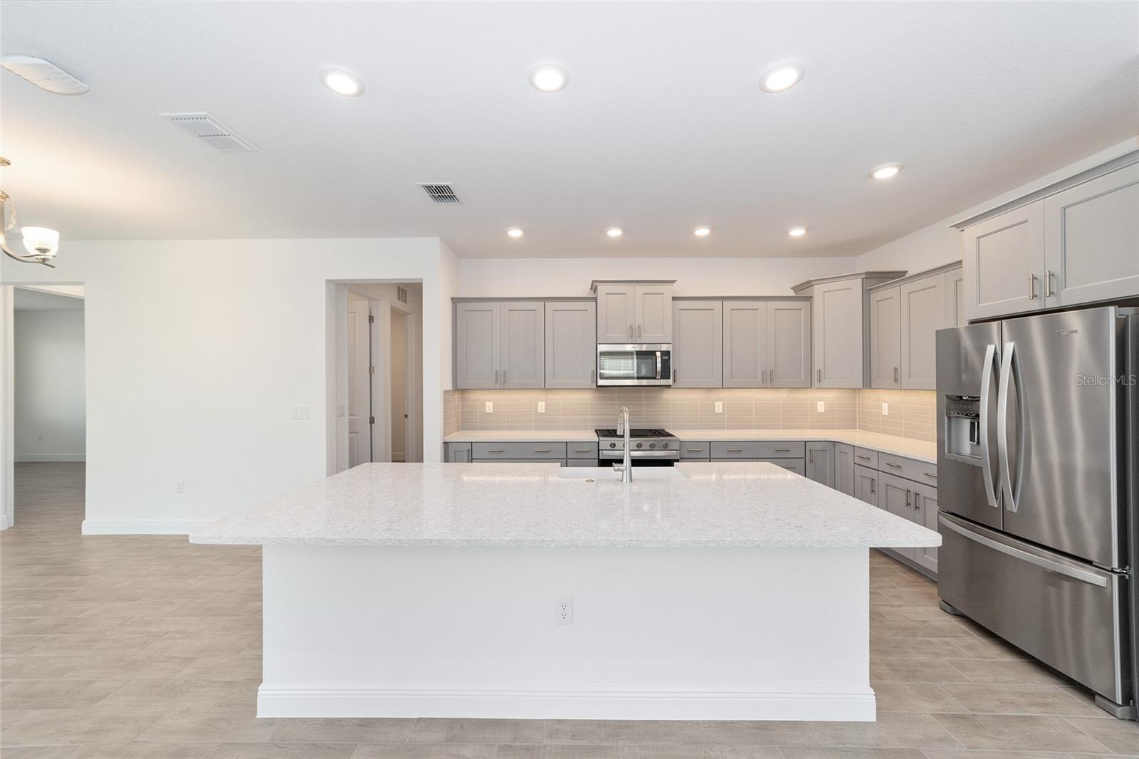 ON TOP OF THE WORLD - Residential