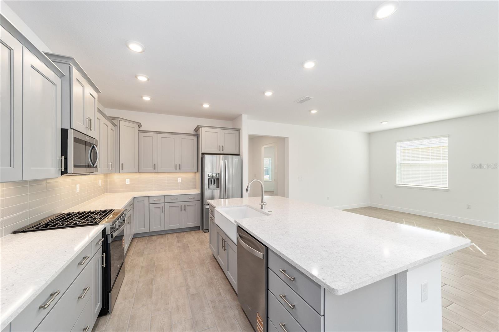 ON TOP OF THE WORLD - Residential