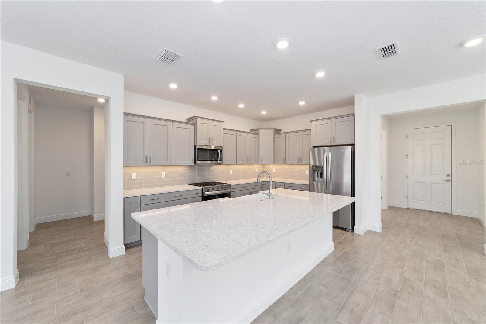 ON TOP OF THE WORLD - Residential