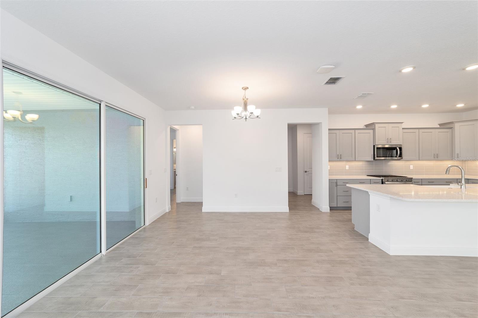 ON TOP OF THE WORLD - Residential