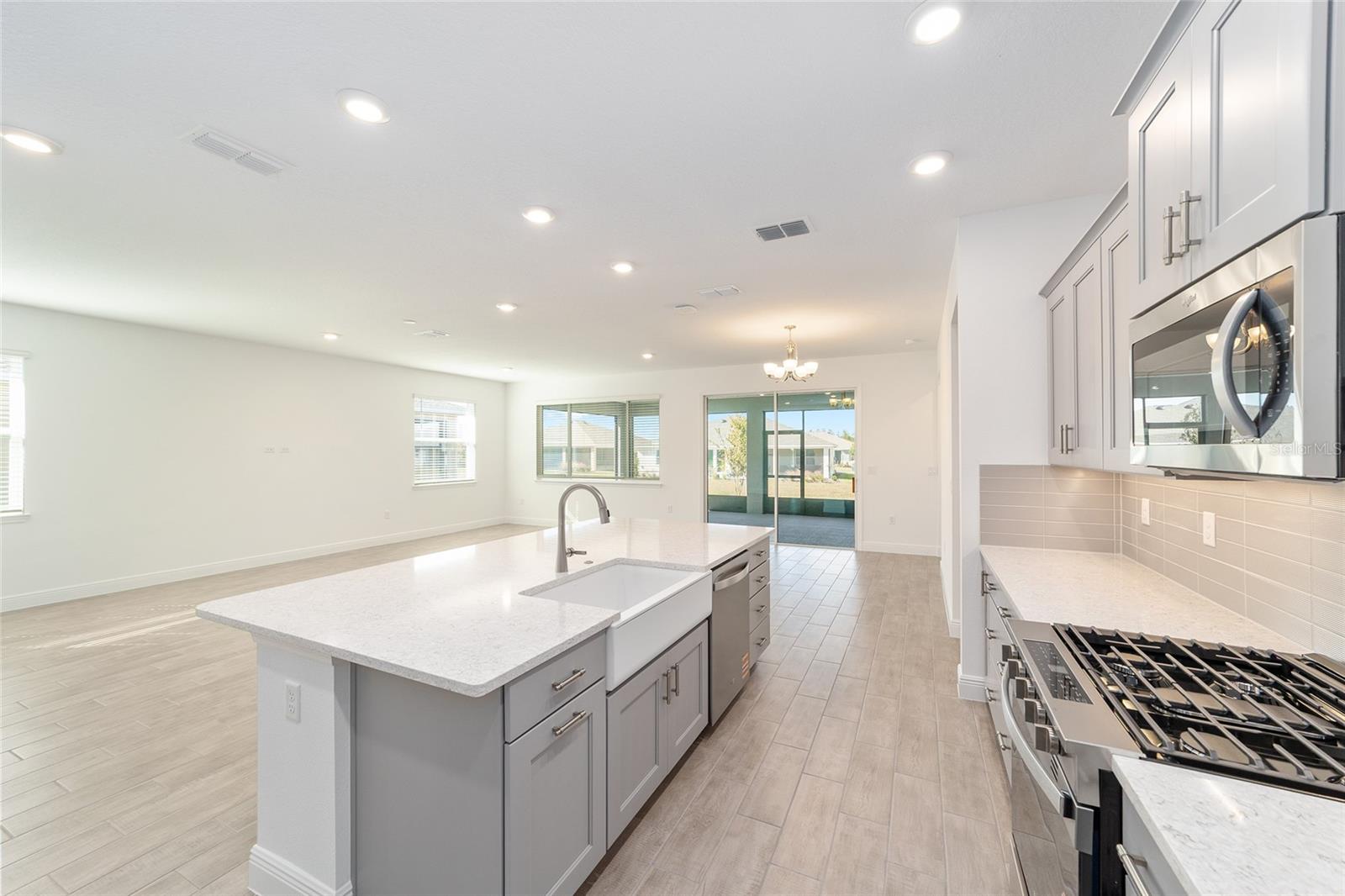 ON TOP OF THE WORLD - Residential