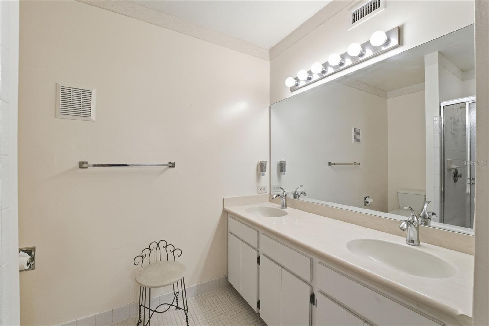 ON TOP OF THE WORLD - Residential