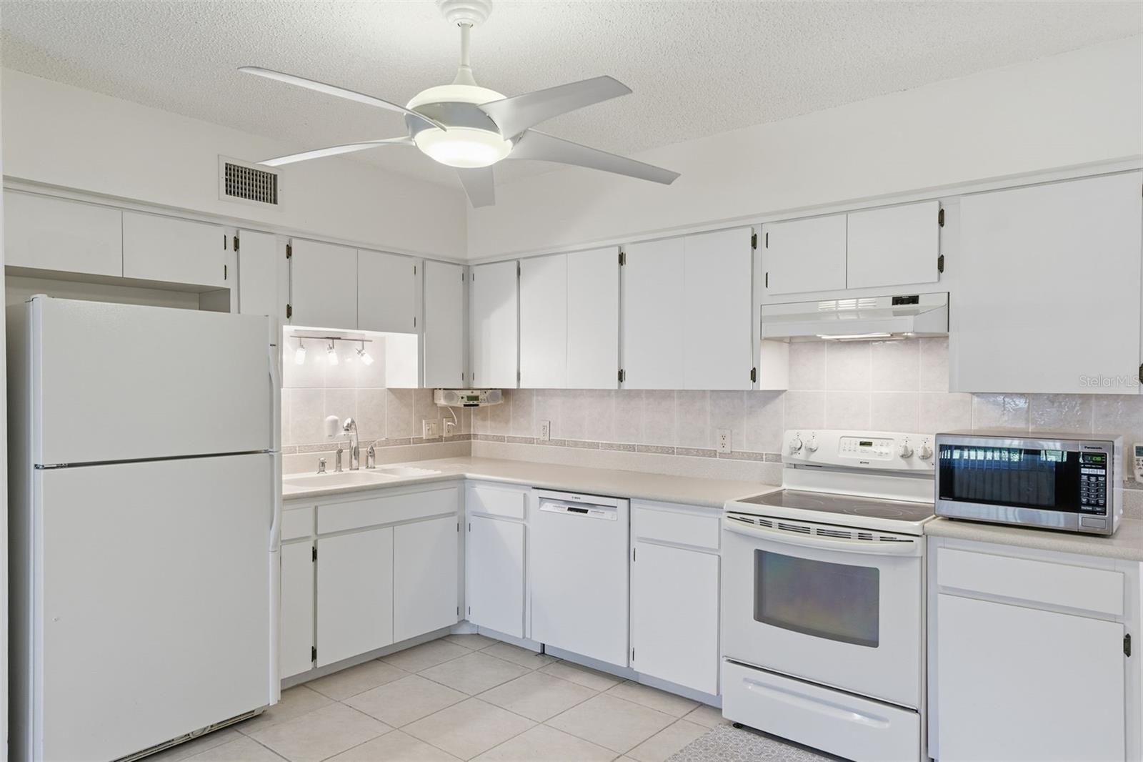 ON TOP OF THE WORLD - Residential