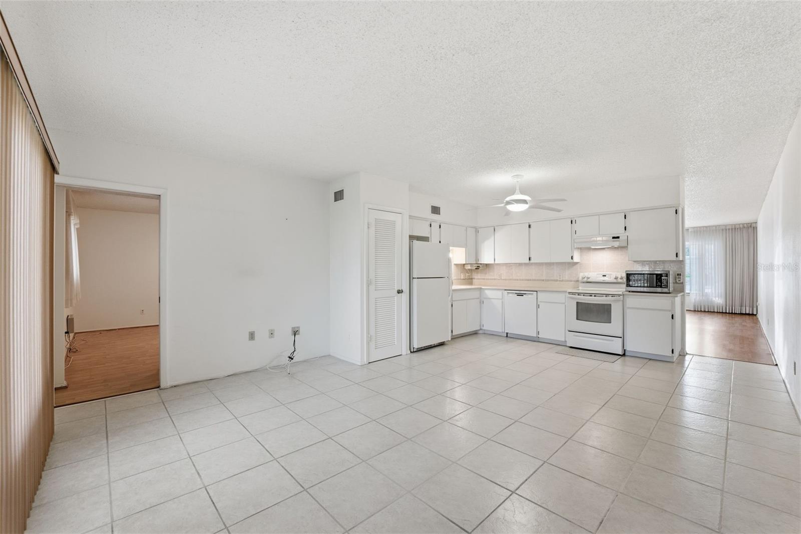 ON TOP OF THE WORLD - Residential