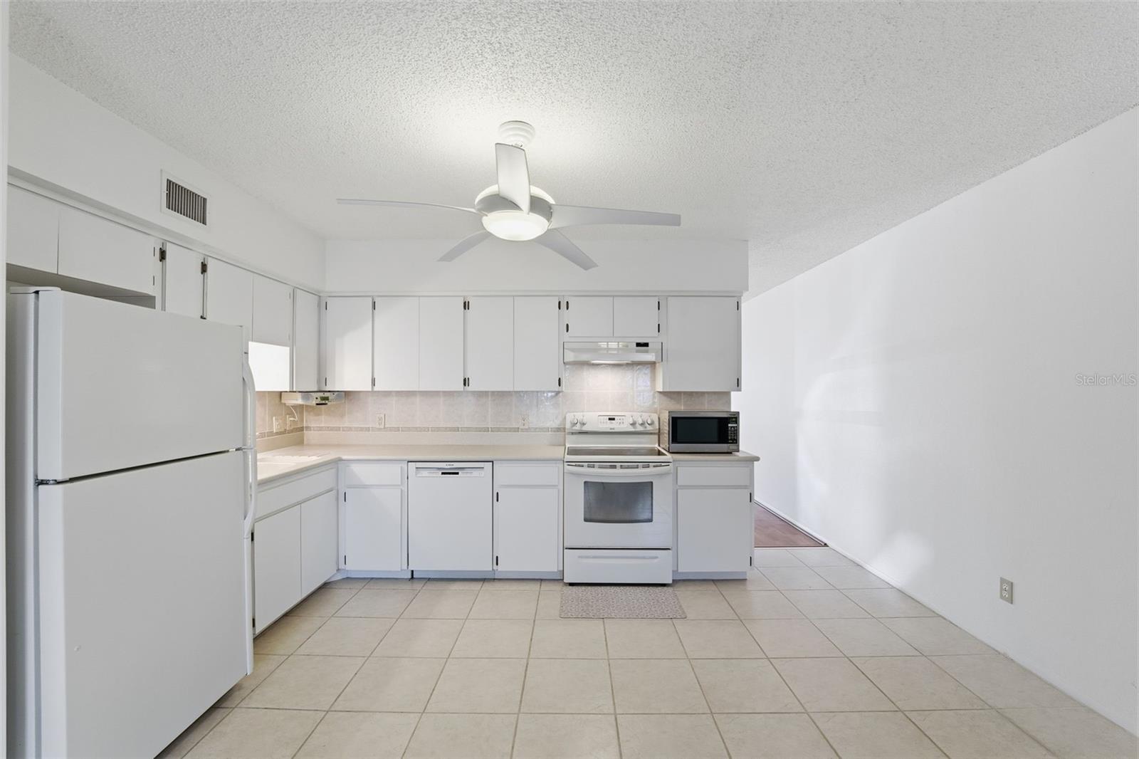 ON TOP OF THE WORLD - Residential