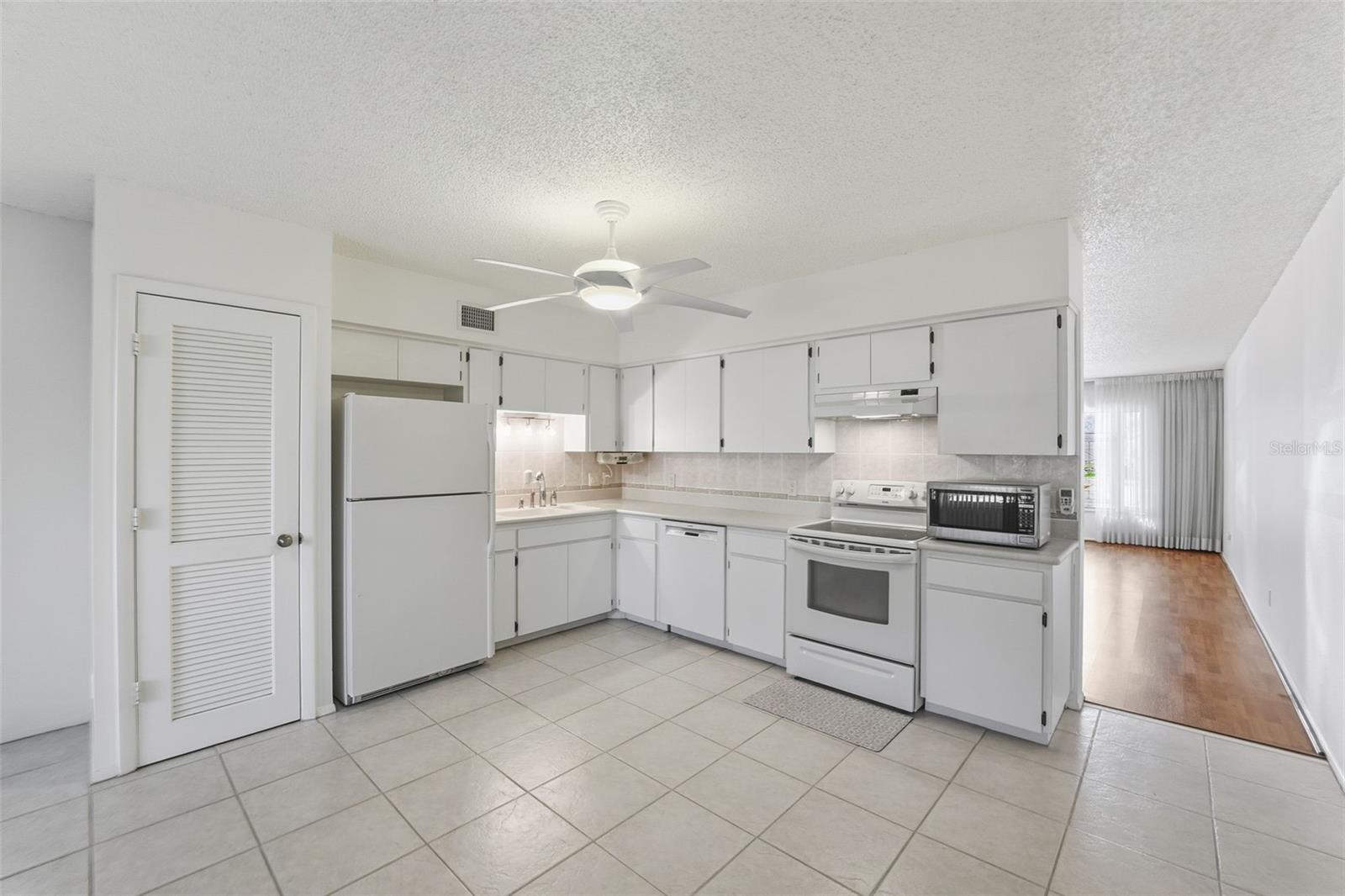 ON TOP OF THE WORLD - Residential