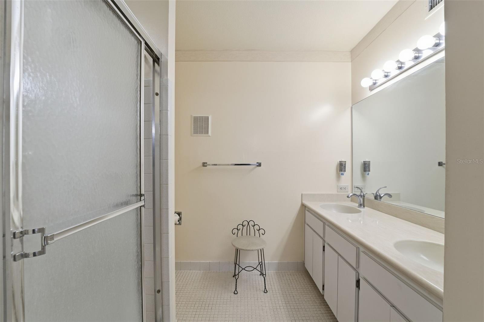 ON TOP OF THE WORLD - Residential