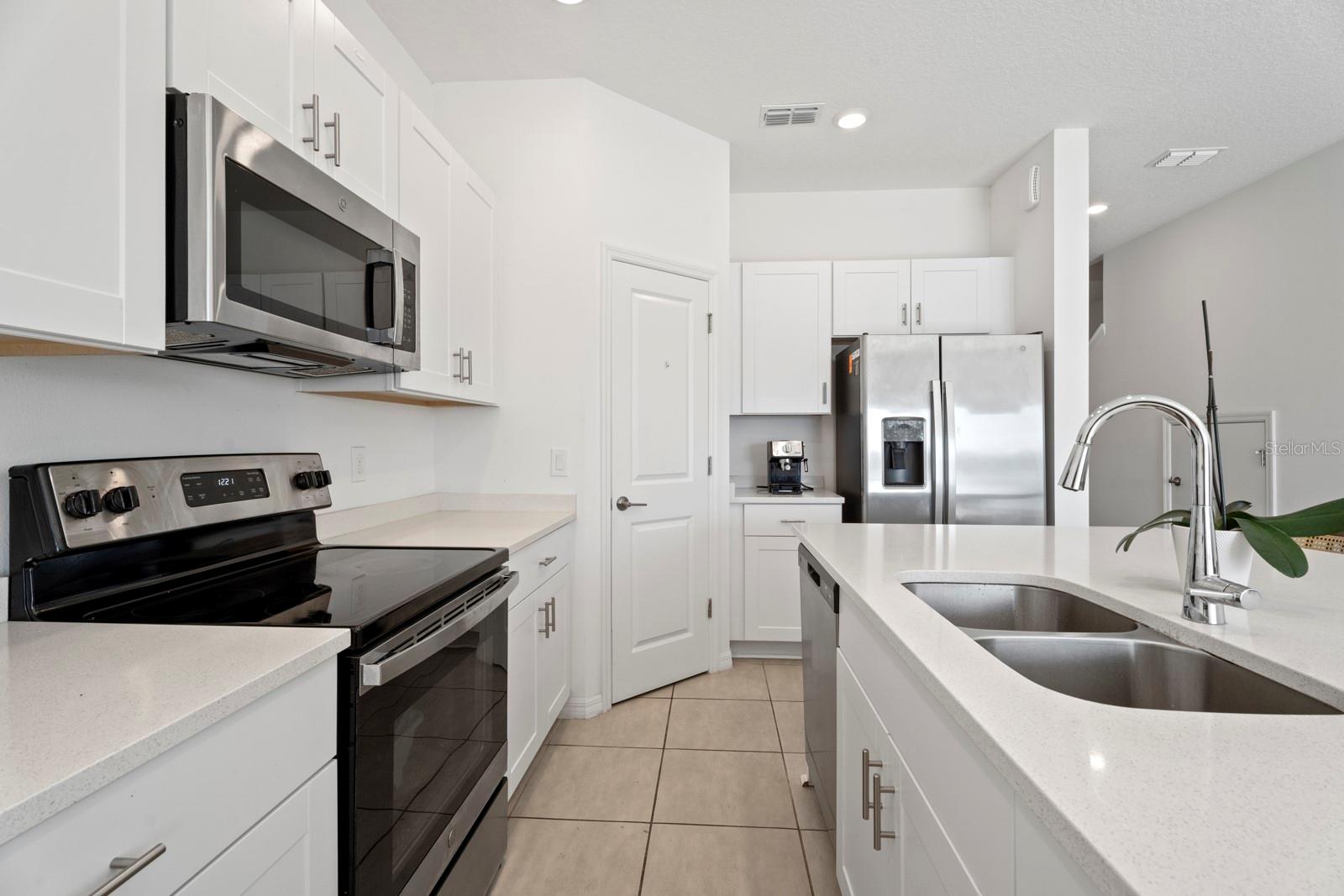 BELLALAGO POD G TOWNHOMES - Residential