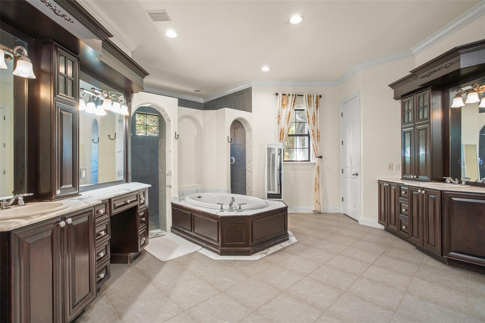 LAKE DOWN CREST - Residential