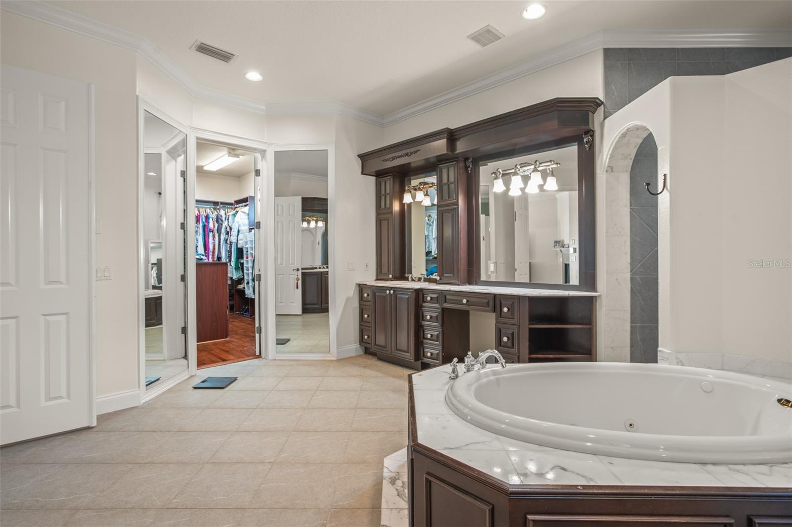 LAKE DOWN CREST - Residential