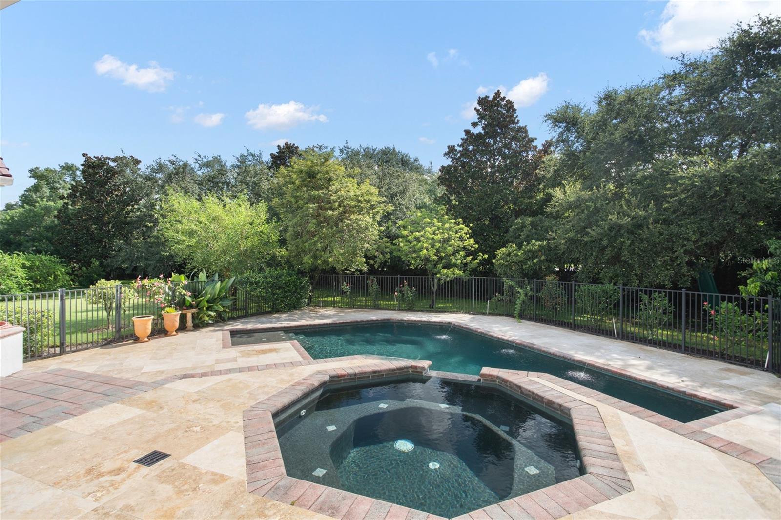 LAKE DOWN CREST - Residential