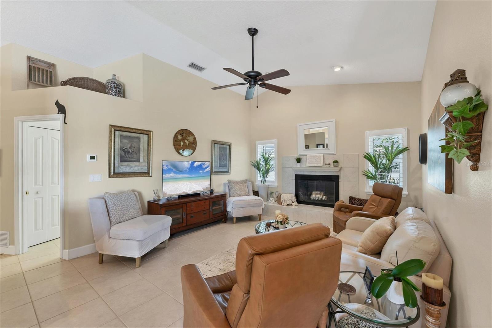 ROTONDA WEST PEBBLE BEACH - Residential