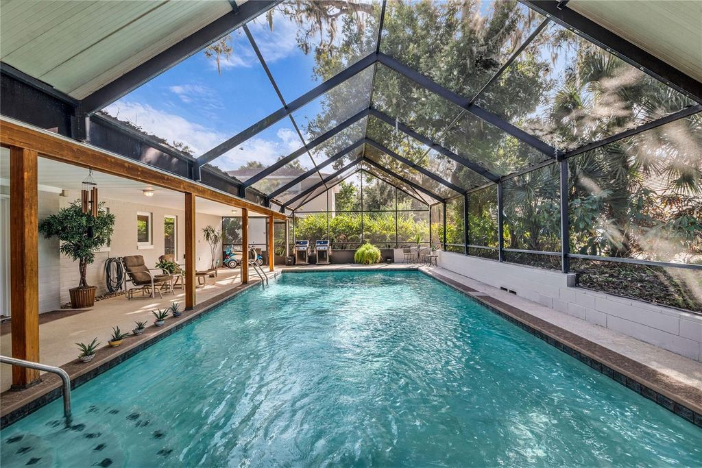 Photo of 854 Edgewater Drive, Orlando, FL 32804 (MLS # O6375151)