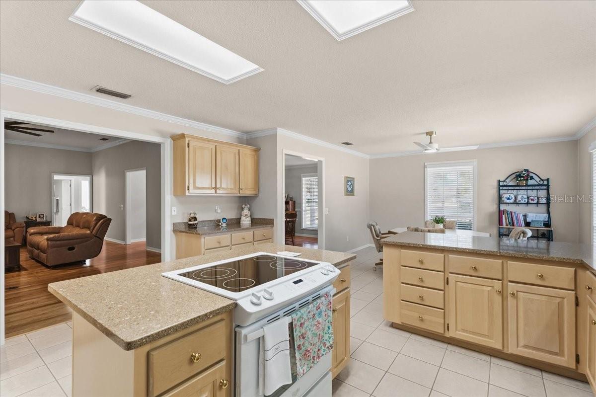 TWIN OAKS - Residential