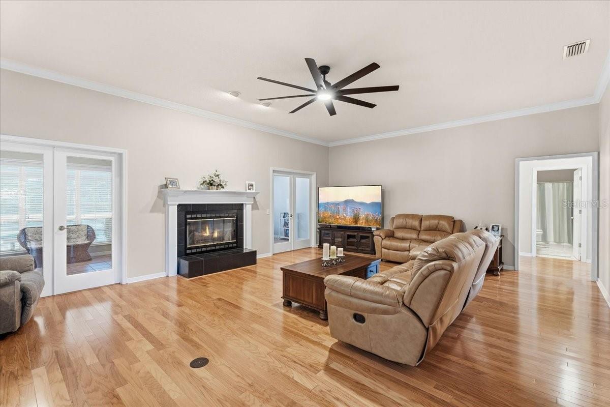 TWIN OAKS - Residential