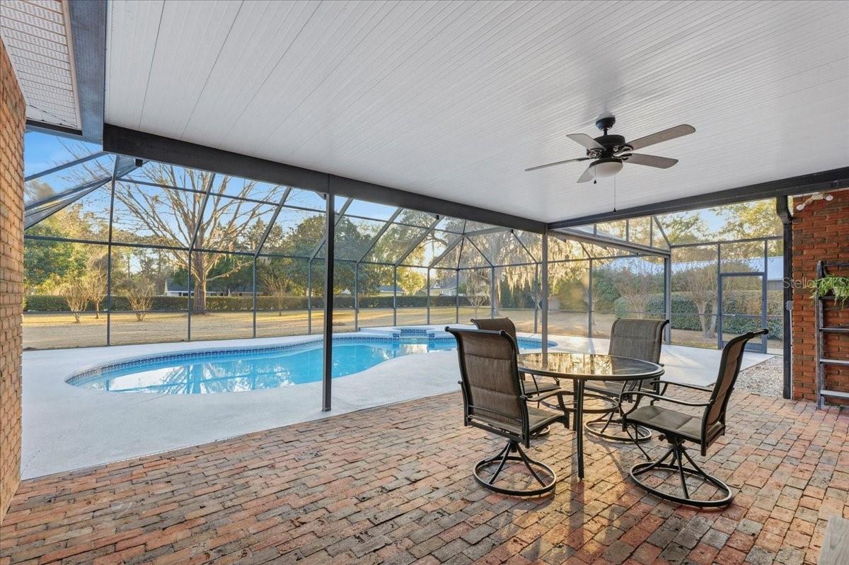 TWIN OAKS - Residential