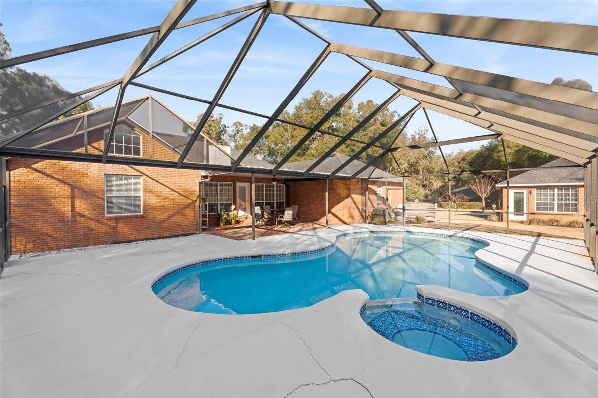 TWIN OAKS - Residential