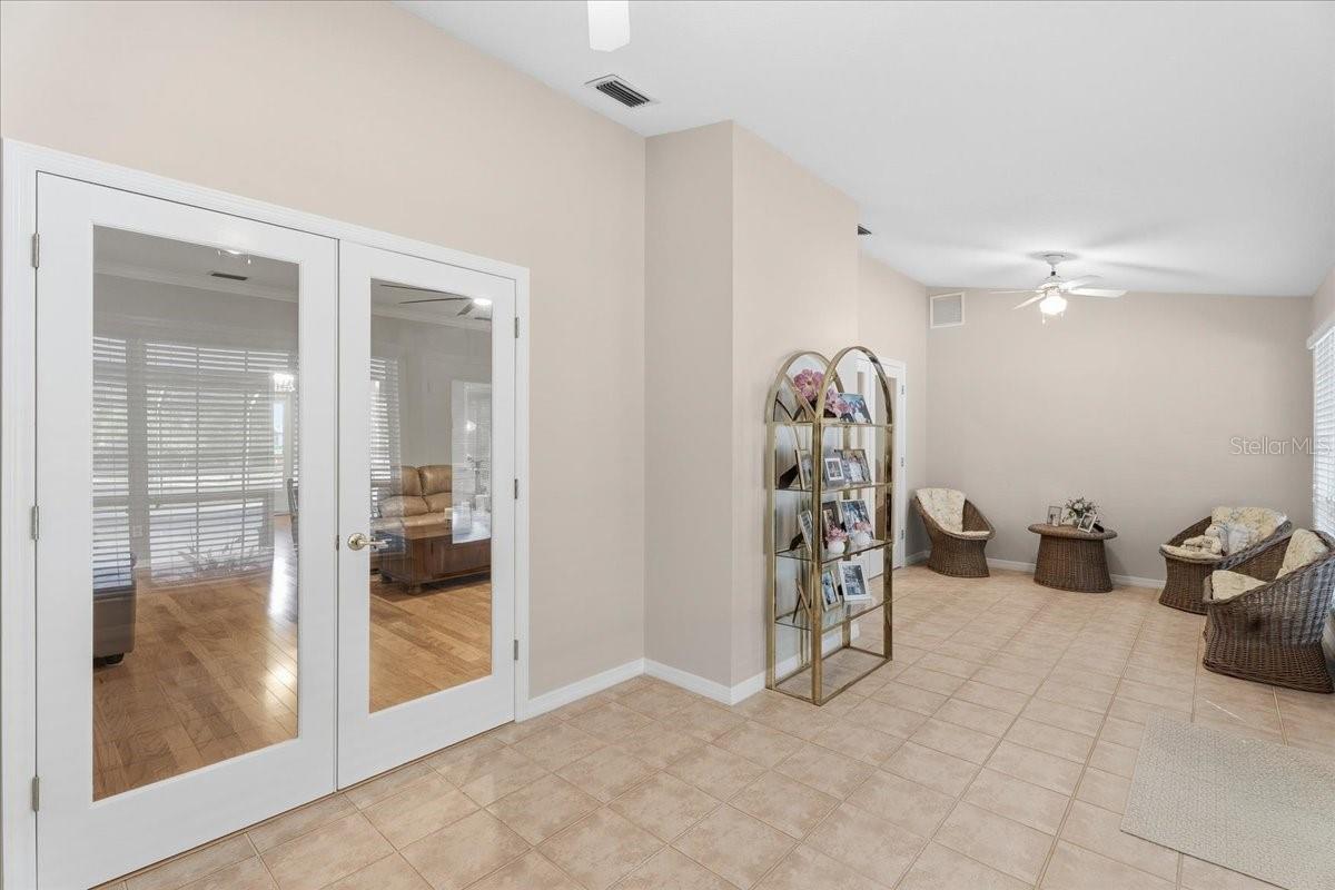 TWIN OAKS - Residential