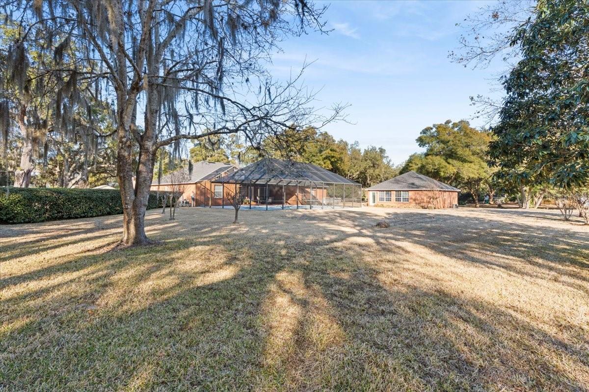 TWIN OAKS - Residential