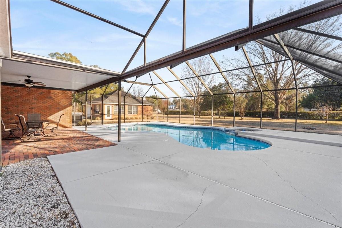 TWIN OAKS - Residential