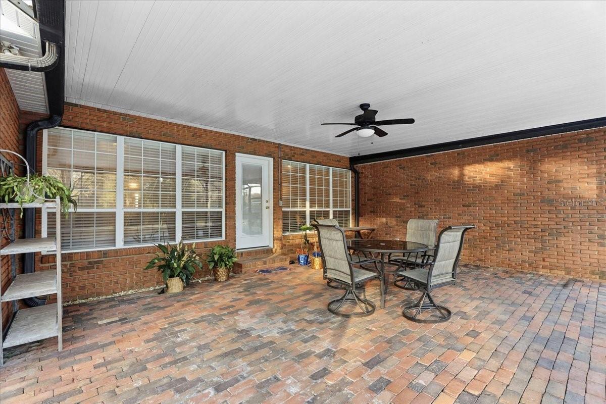 TWIN OAKS - Residential