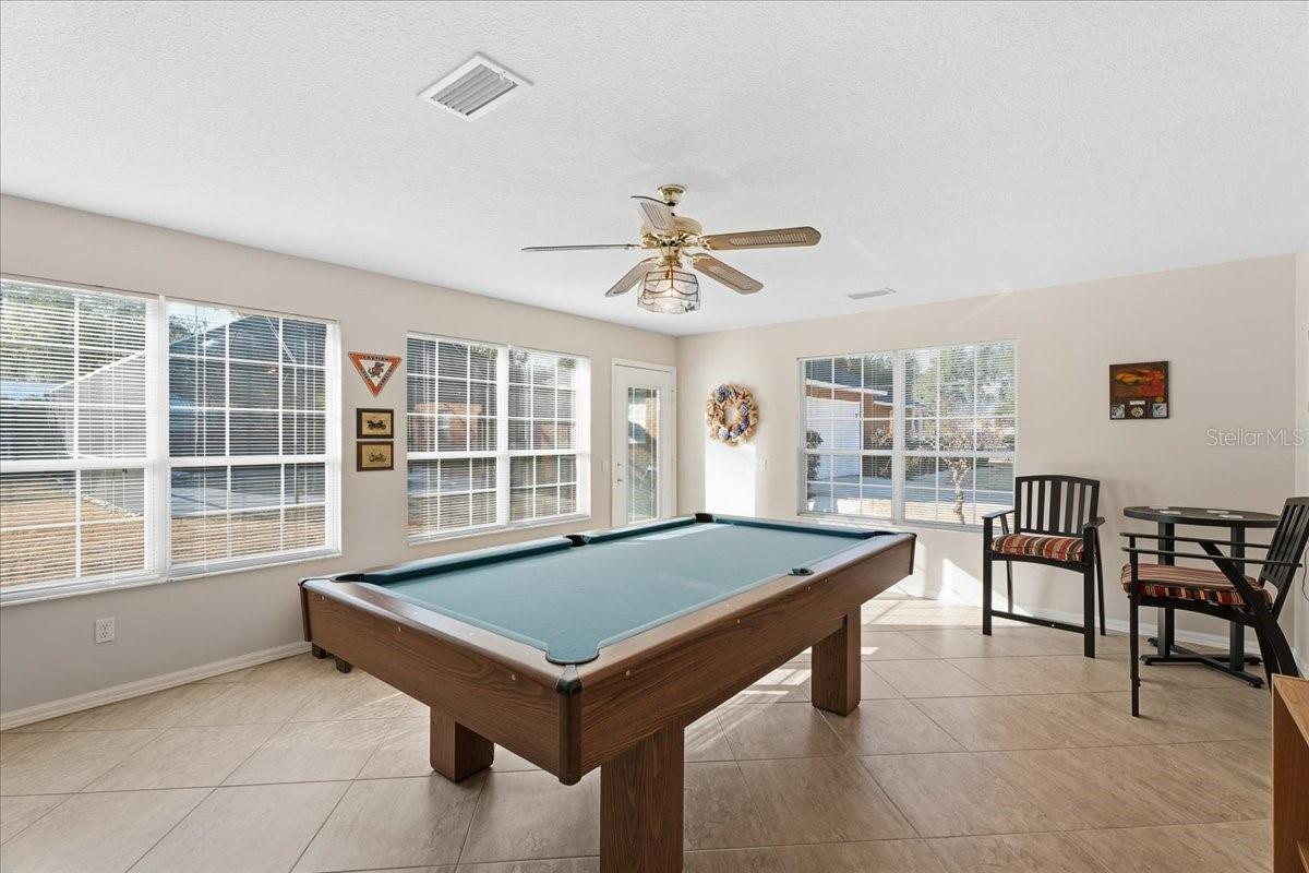 TWIN OAKS - Residential