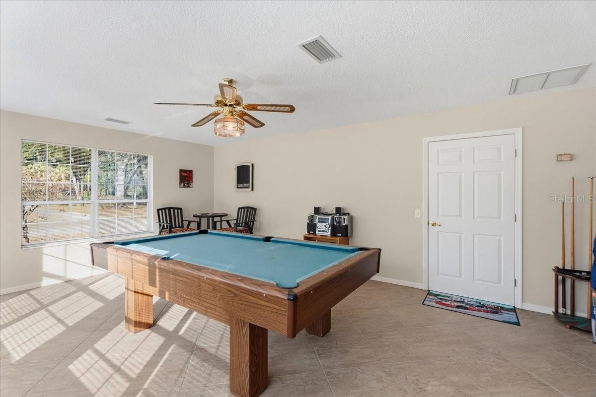 TWIN OAKS - Residential