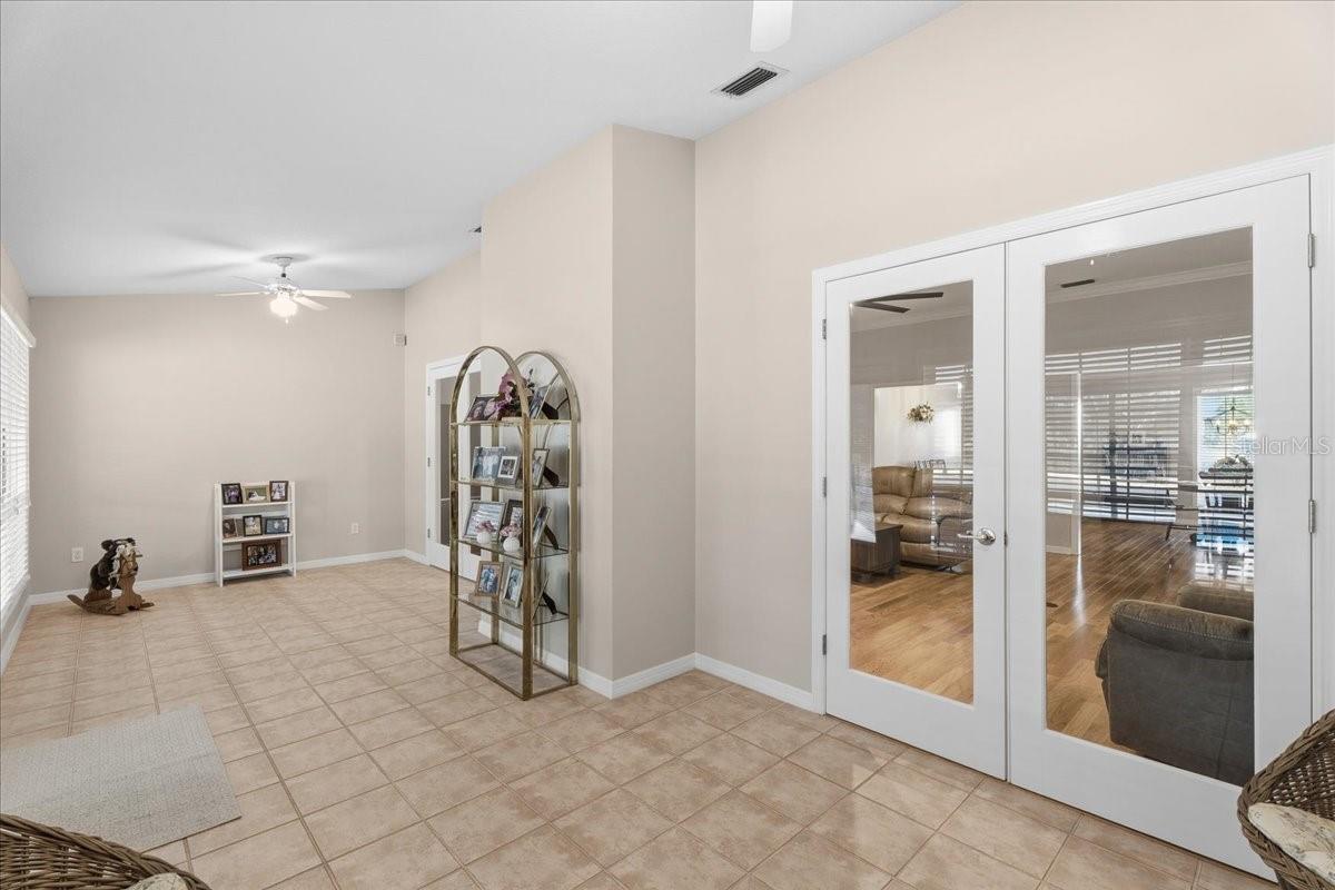 TWIN OAKS - Residential