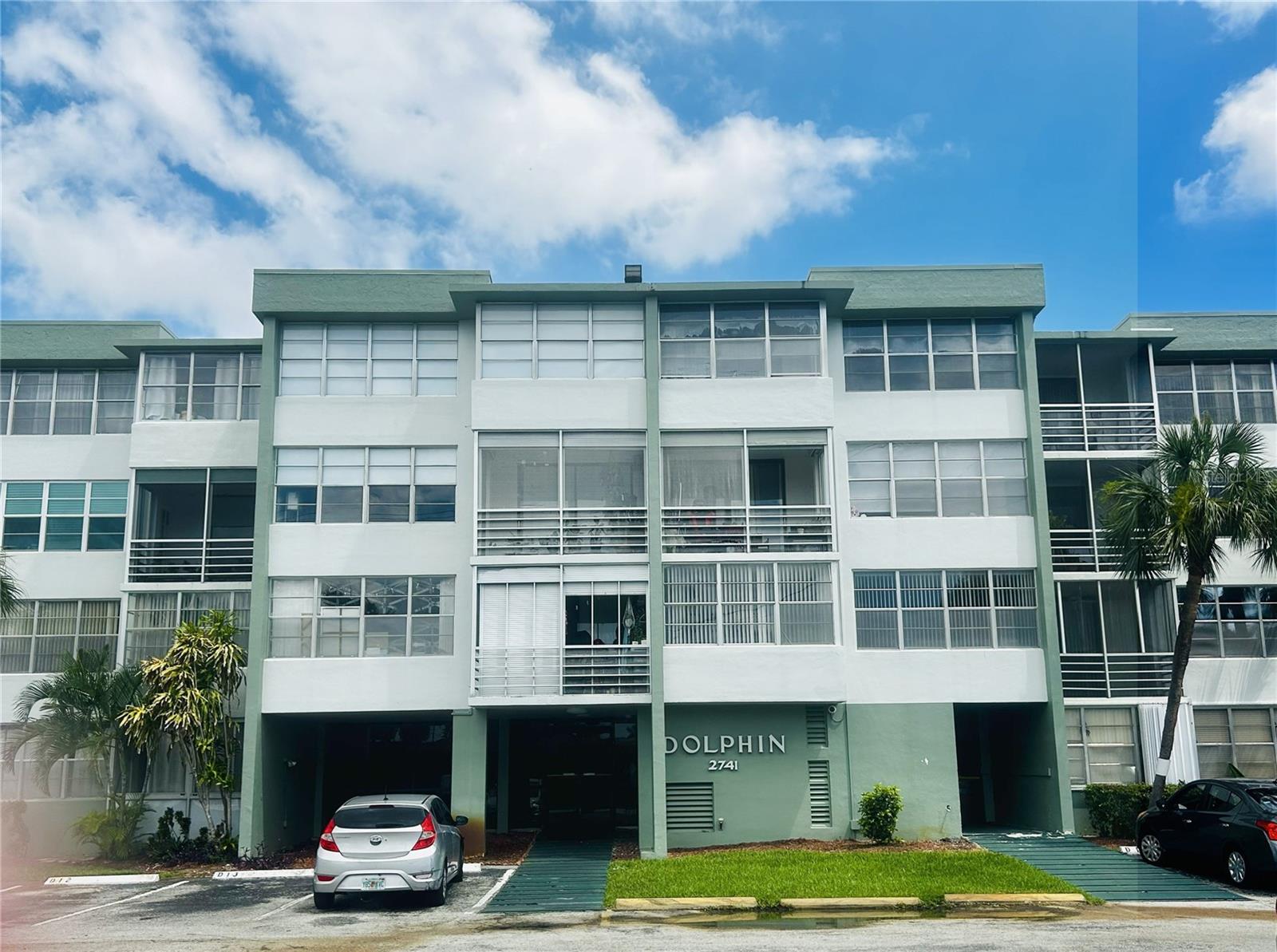 2741 TAFT STREET 408