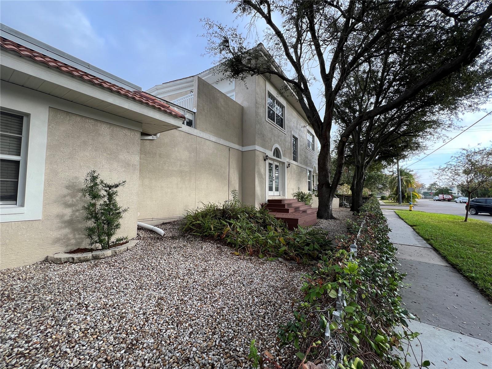 DAVIS ISLANDS PB10 PG52 TO 57 - Residential