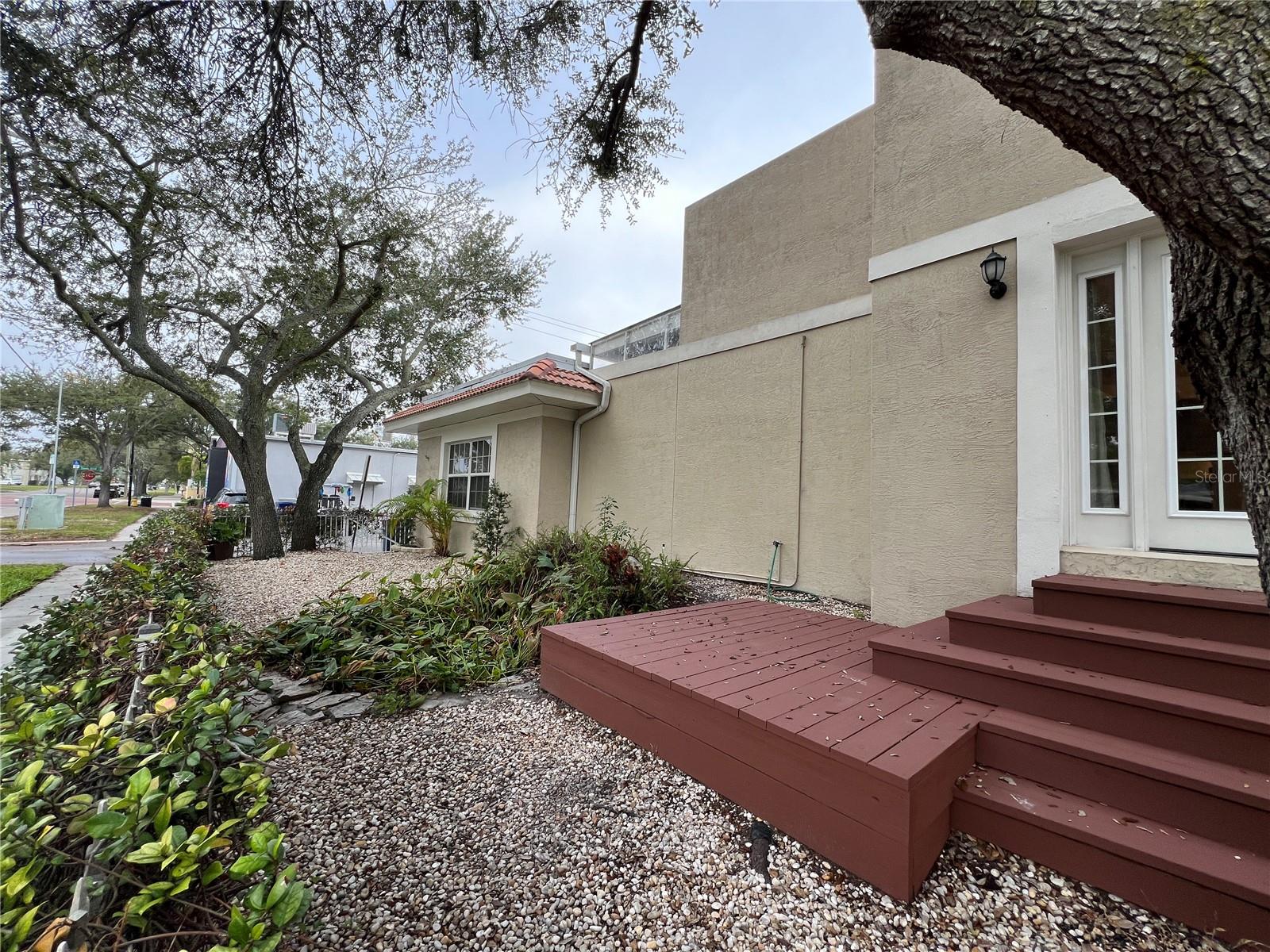 DAVIS ISLANDS PB10 PG52 TO 57 - Residential