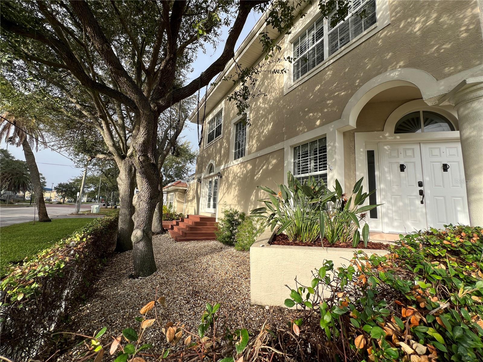 DAVIS ISLANDS PB10 PG52 TO 57 - Residential