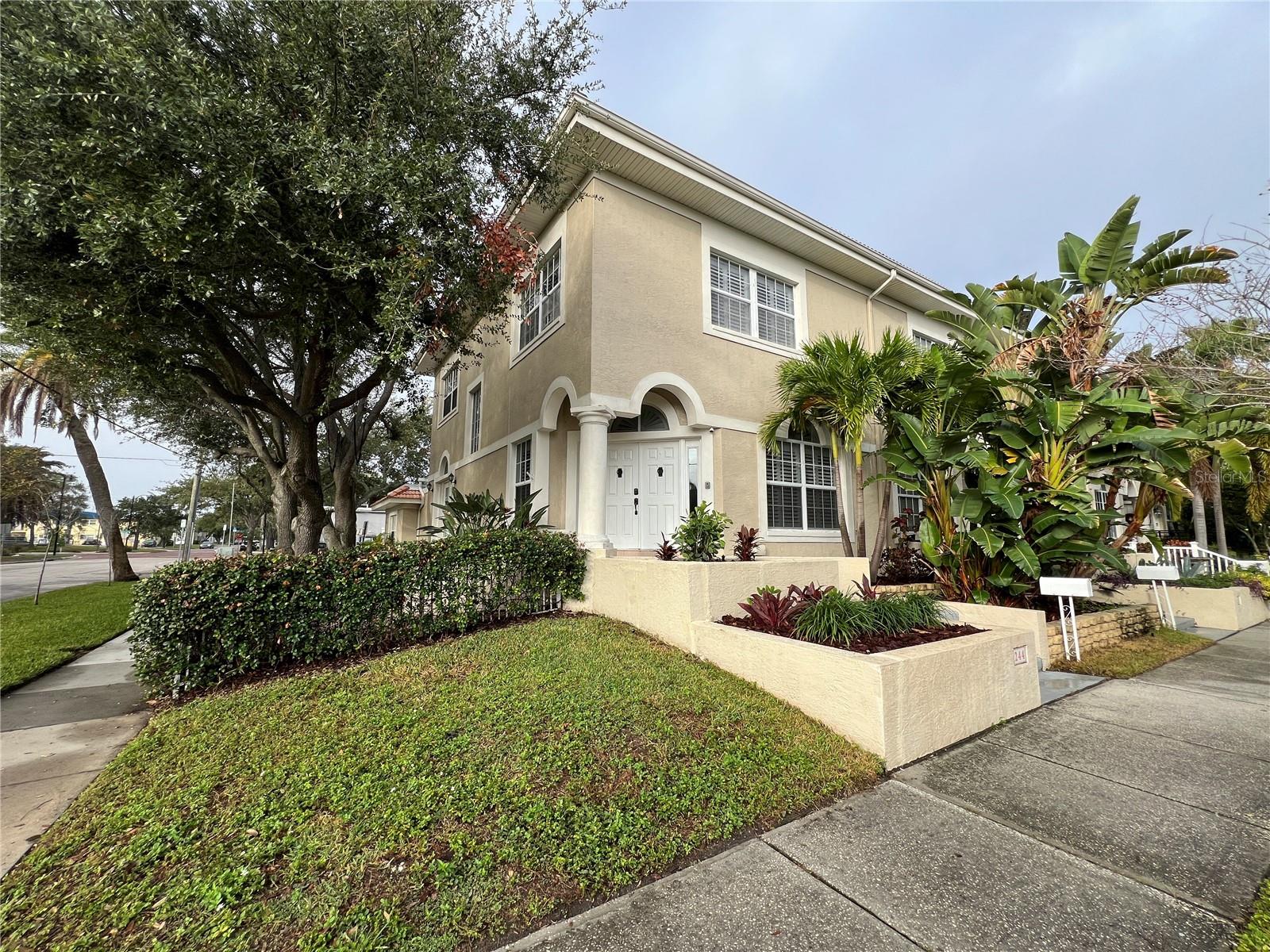 DAVIS ISLANDS PB10 PG52 TO 57 - Residential