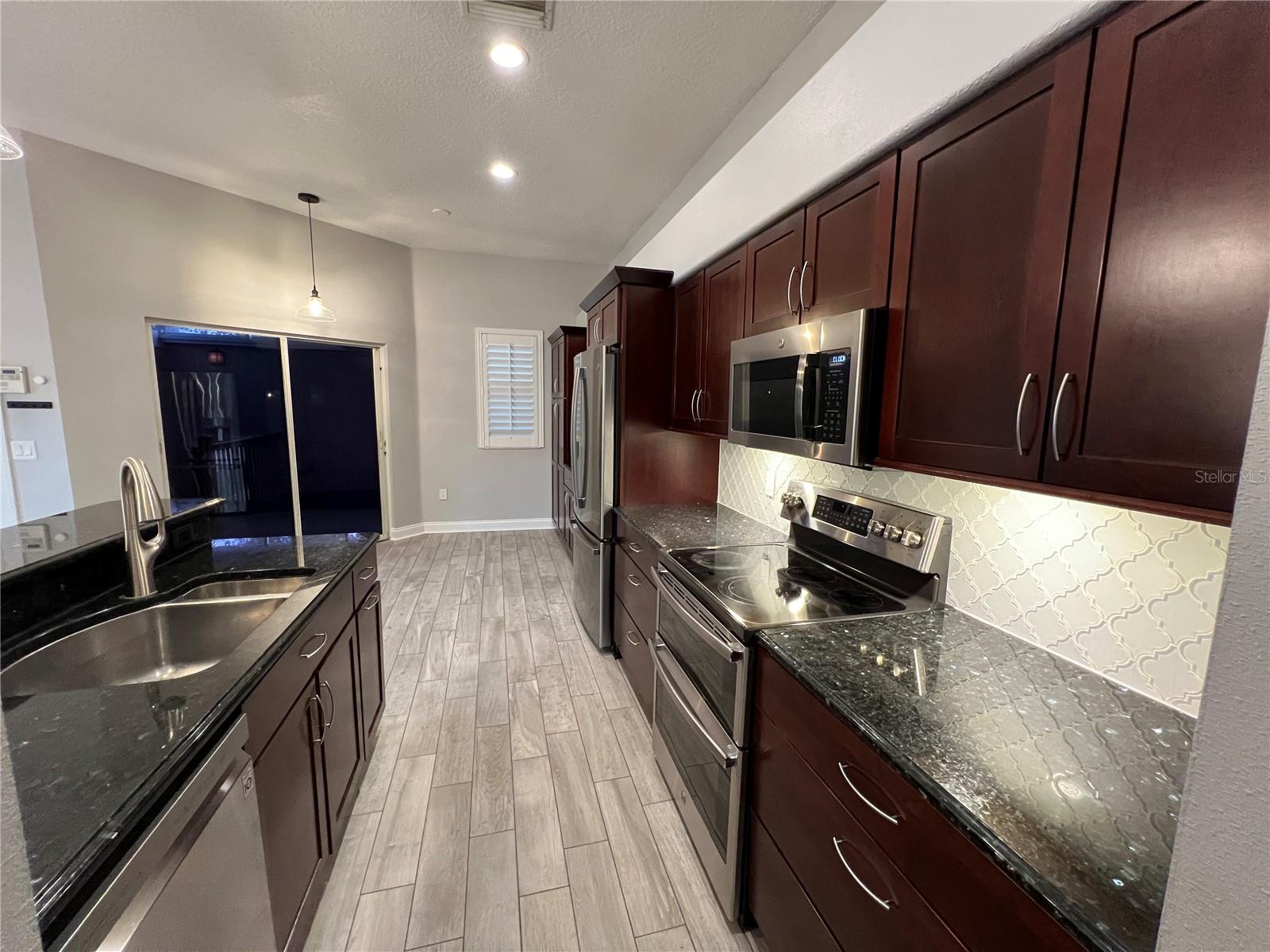 DAVIS ISLANDS PB10 PG52 TO 57 - Residential