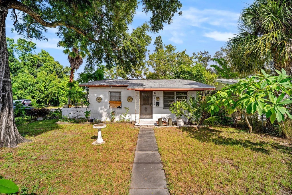 Photo of 800 40th Street S, St Petersburg, FL 33711 (MLS # TB8554033)
