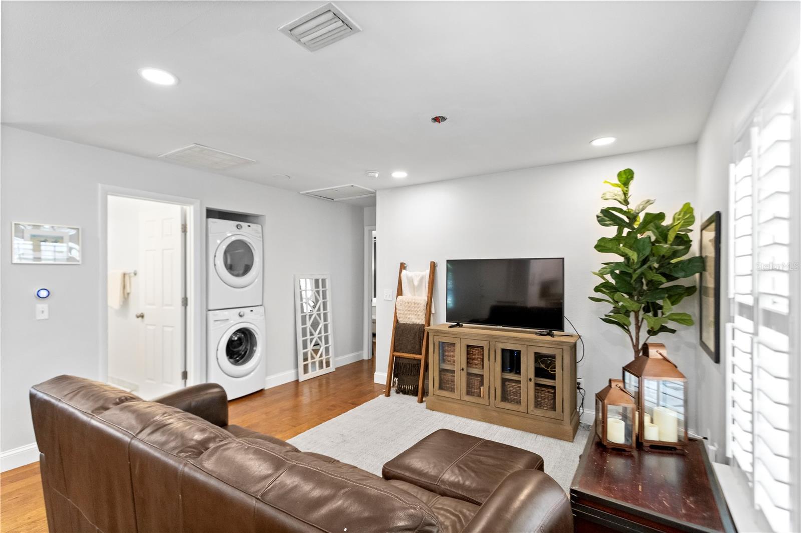 MIDWAY HEIGHTS - Residential Lease