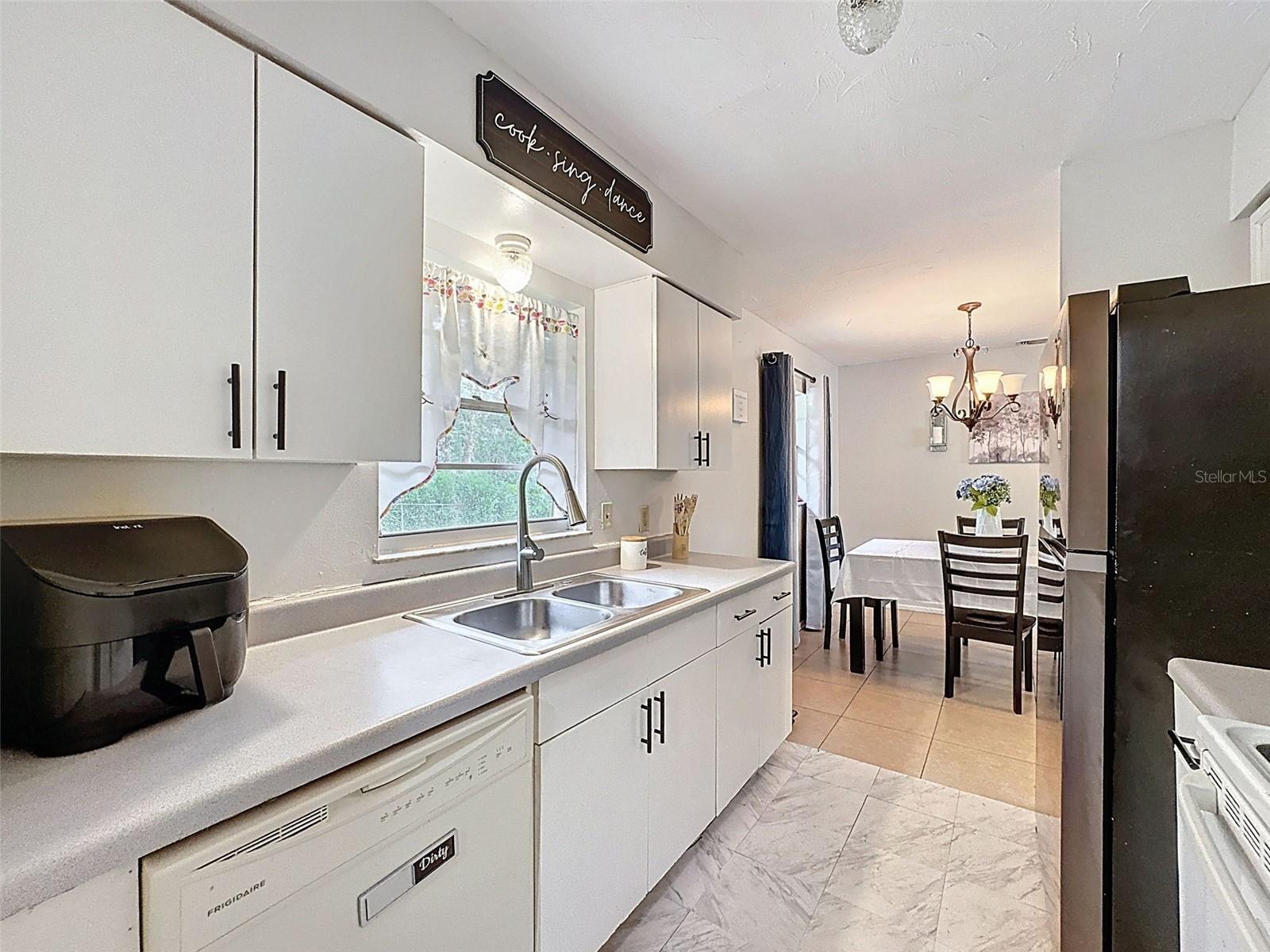 HILL N DALE - Residential