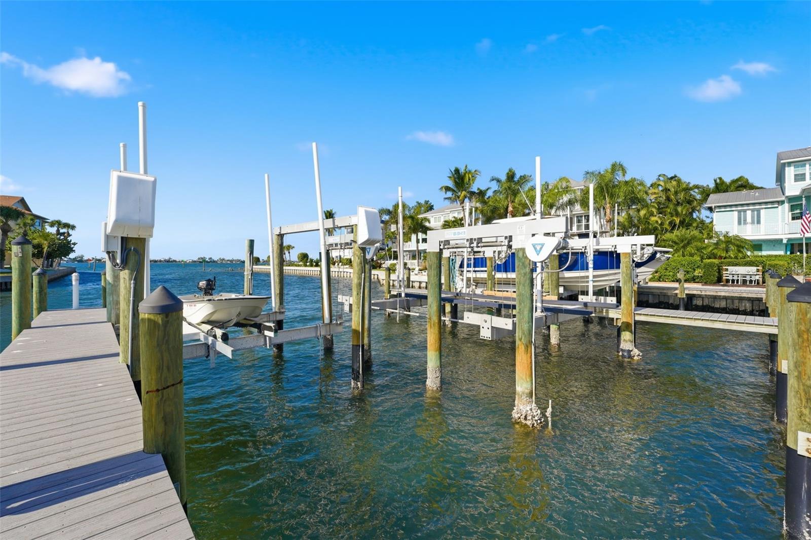 COVE SOUND YACHT CLUB - Residential