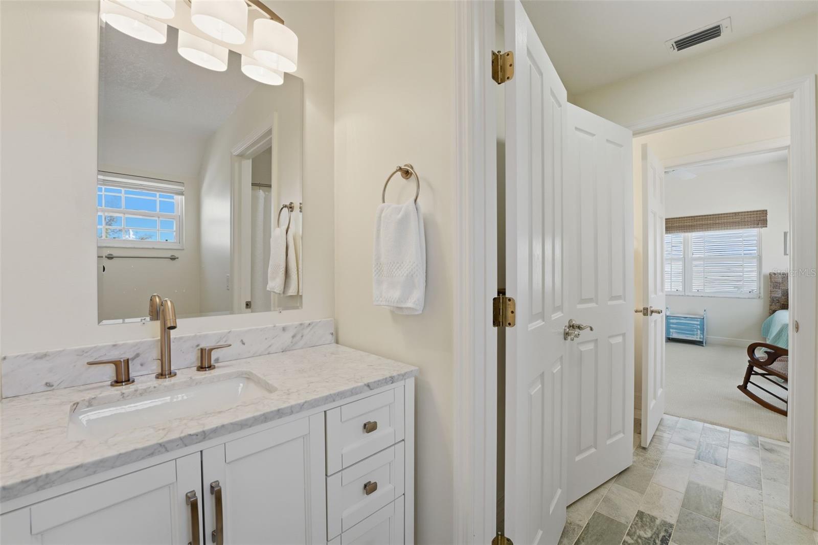 COVE SOUND YACHT CLUB - Residential