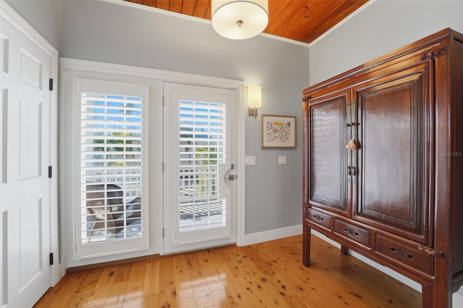 COVE SOUND YACHT CLUB - Residential